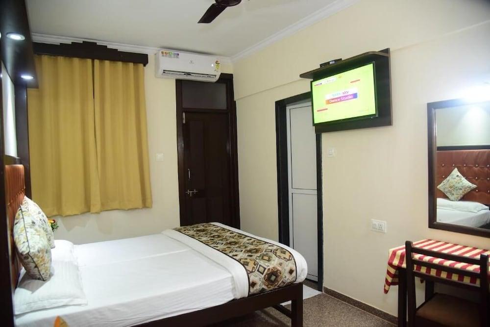Valentines Retreat Hotel Candolim Exterior photo