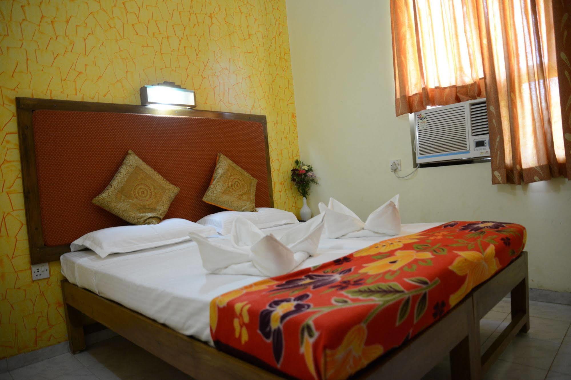 Valentines Retreat Hotel Candolim Exterior photo